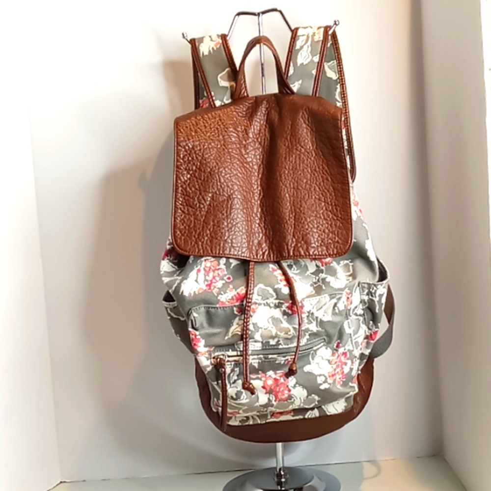 Aeropostale. NYC- Gray & Floral Fabric Backpack w/Brown Faux Leather Flap & Trim